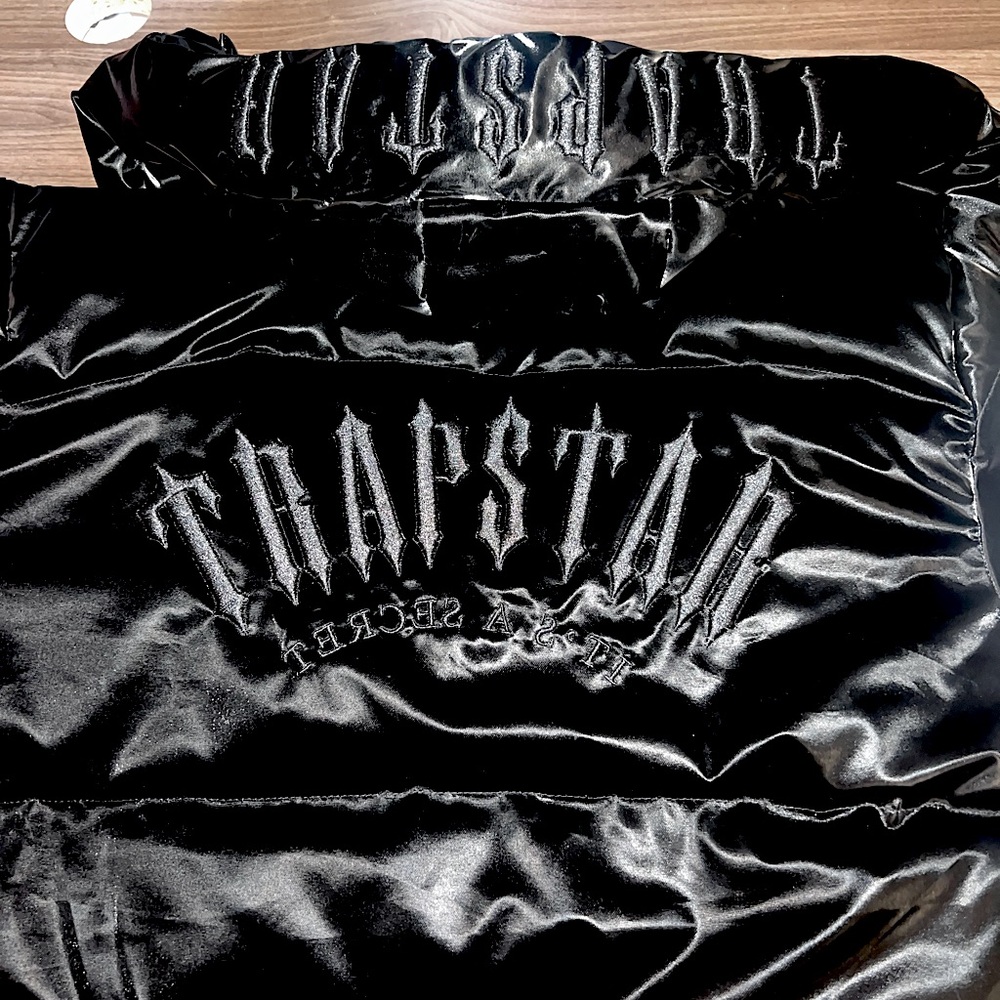 Brand New Special Edition Trapstar Jacket with tags & never worn XS - Picture 2 of 2